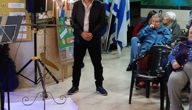 מסיבת חנוכה במרכז סיעוד מרגוע עם סגן ראש עירית חיפה לזר קפלון